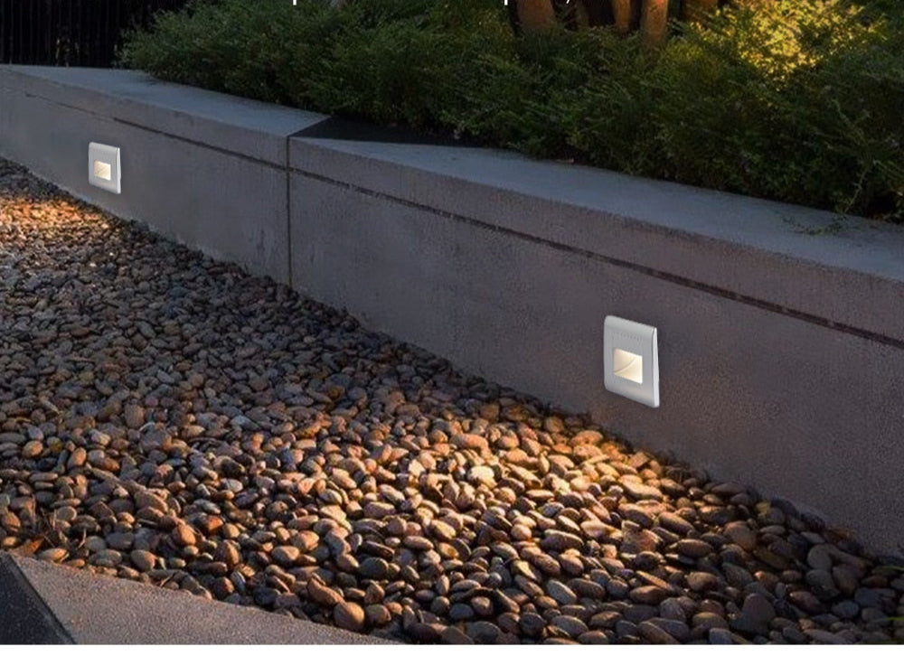Energisnål LED-lampa för trappor, infälld med PIR sensor & färgval. Minskar elförbrukningen.