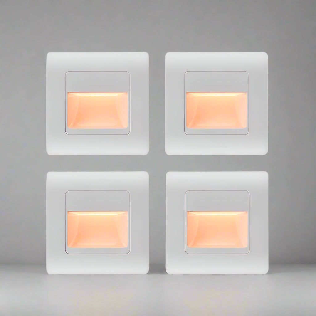 Närbild av infälld LED trappbelysning. Diskret design med PIR sensor för automatisk tändning/släckning.