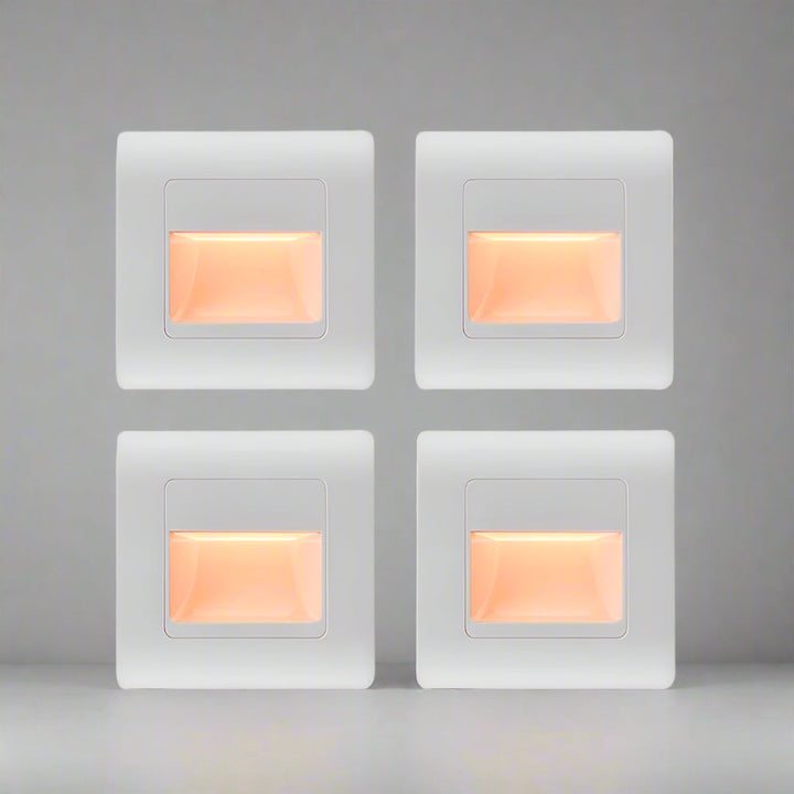 Närbild av infälld LED trappbelysning. Diskret design med PIR sensor för automatisk tändning/släckning.