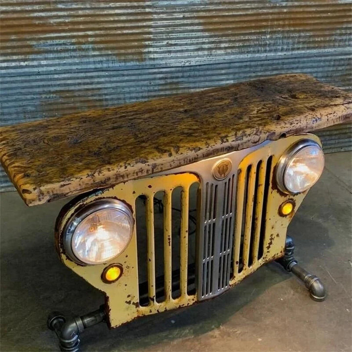 "Industriell bordsmodell dekoration i röd, gul, blå i steam punk-stil med metallram och träskiva, 15x20x6 cm."