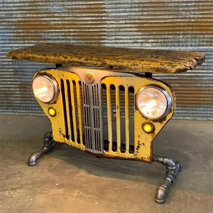 "Industriell bordsmodell dekoration i röd, gul, blå i steam punk-stil med metallram och träskiva, 15x20x6 cm."