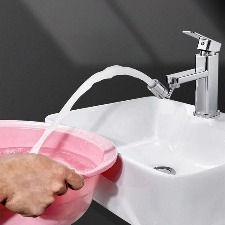 "Industriell kopparkran med sprayfilter, robust design, kromfinish, idealisk för badrum och kommersiell användning."