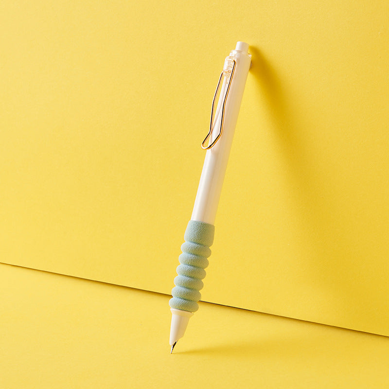 "Infällbar metalliserad reservoarpenna i elegant metall med supermjukt grepp, visas i rosa, blå och gröna färger."