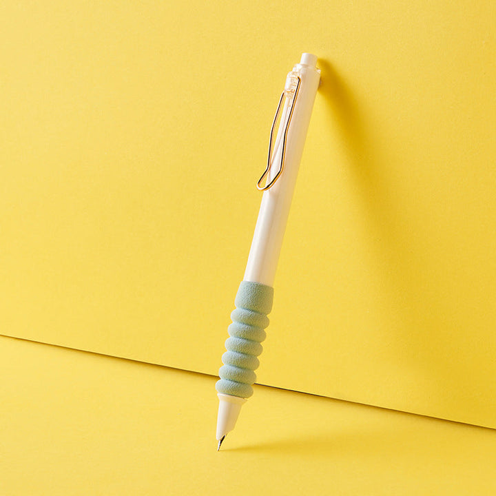 "Infällbar metalliserad reservoarpenna i elegant metall med supermjukt grepp, visas i rosa, blå och gröna färger."