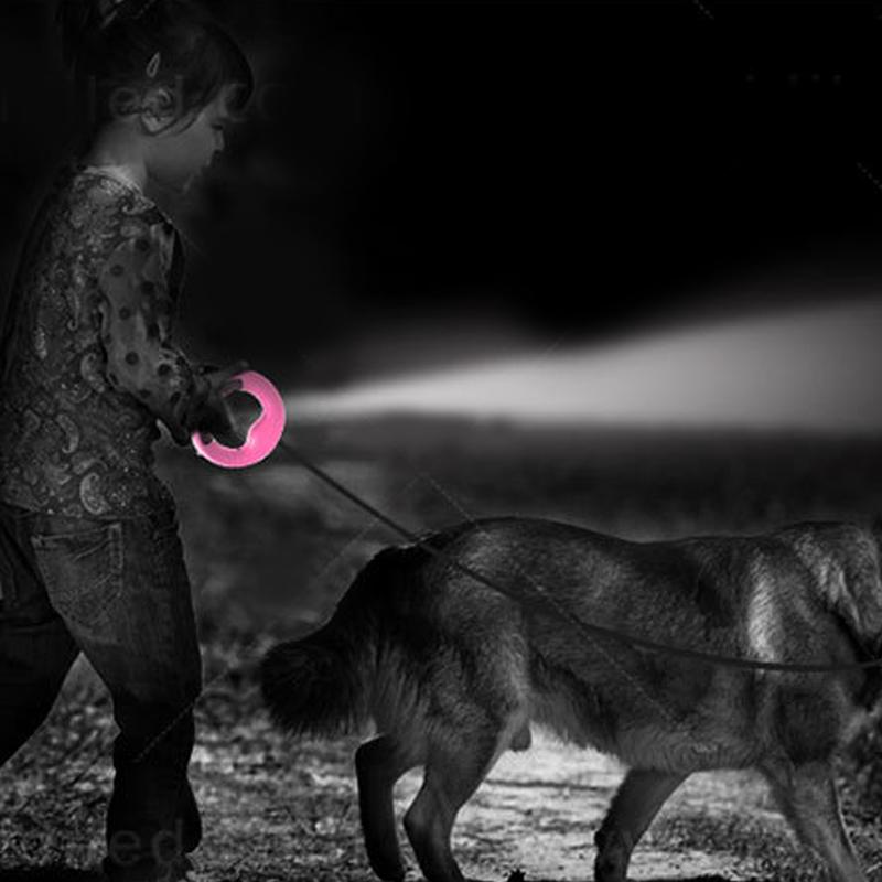 Infällbart dragrep med LED-ljus för husdjur, ergonomiskt handtag, starkt rep, perfekt för säkra promenader dag och natt.