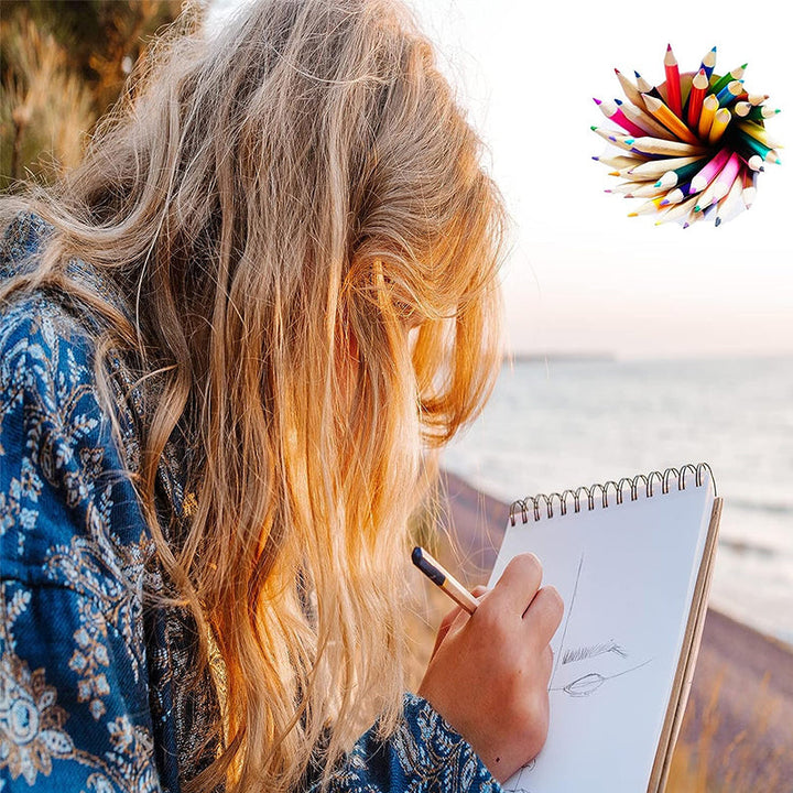 "Inspirerande affirmationspennor i trä, färgglada med motiv och positiva budskap, 10-pack till hemmet eller kontoret."