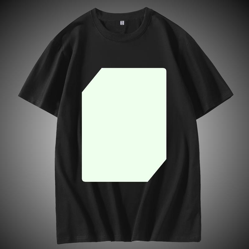 "Interaktiv glödande unisex T-shirt med kreativa mönster, perfekt för mörka miljöer, inkluderar unik glödpenna."