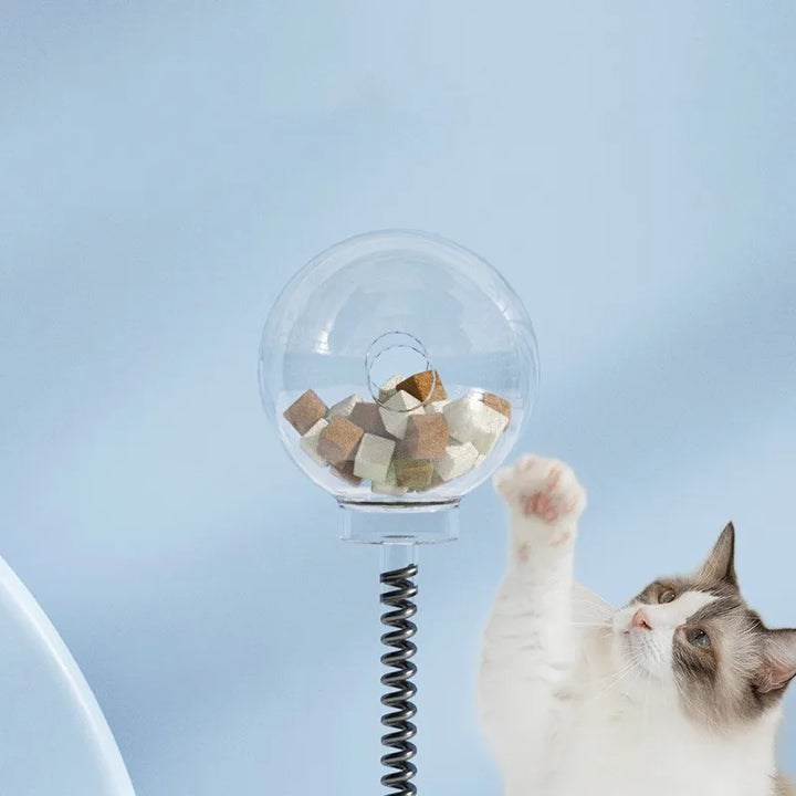 Praktisk godisdispenser & interaktiv kattleksak. Ett smart kattillbehör som ger belöning & håller katten sysselsatt.
