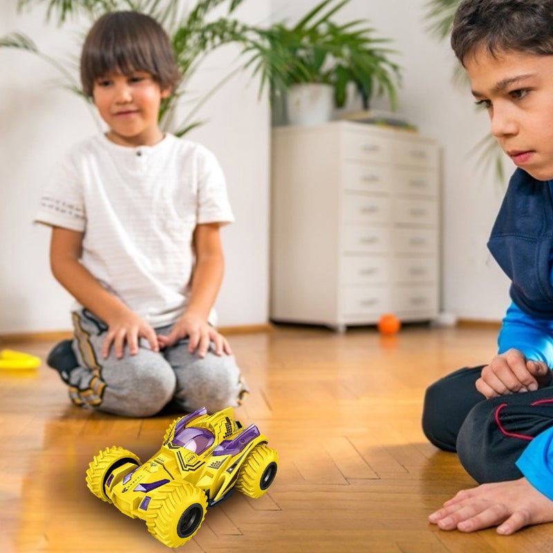 "Interaktiv offroad bil leksak med 360° rotation, robusta däck för terräng, färgglad design för barn över 3 år."