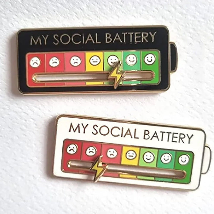 Interaktiva stämningsnålar, svart och vit design, moderiktig accessoar för kläder, ryggsäck, uttrycker känslor.