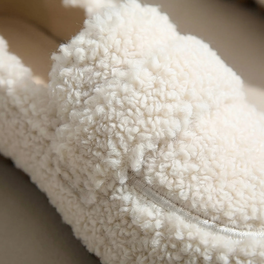 Dam loafers i jade: Bianka slip-on med ergonomisk design, komfort och halkfri sula för en trygg gång.