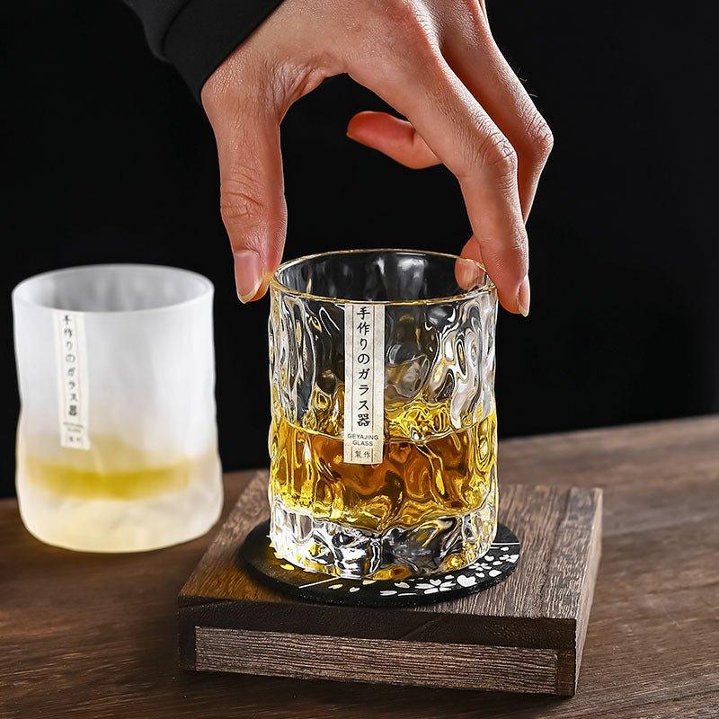 Japanskt Edo Kiriko whiskyglas med Glacier & Frost design, handskuret i lyxigt kristallglas.