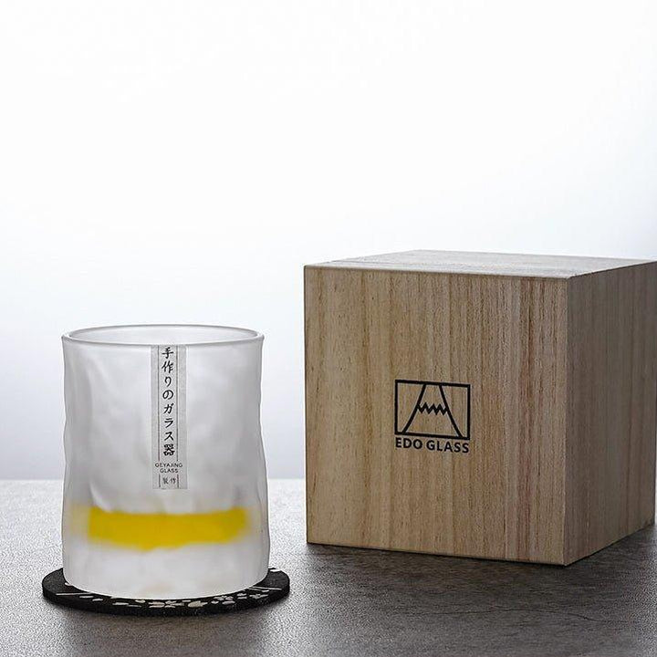 Handskuret japanskt Edo Kiriko whiskyglas i kristall, med unik Glacier & Frost design, äkta hantverk.