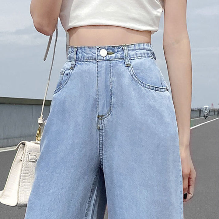 "Jeans med vida ben för kvinnor i blått lyocellmaterial med hög midja och raka ben, ger en smickrande och bekväm stil."