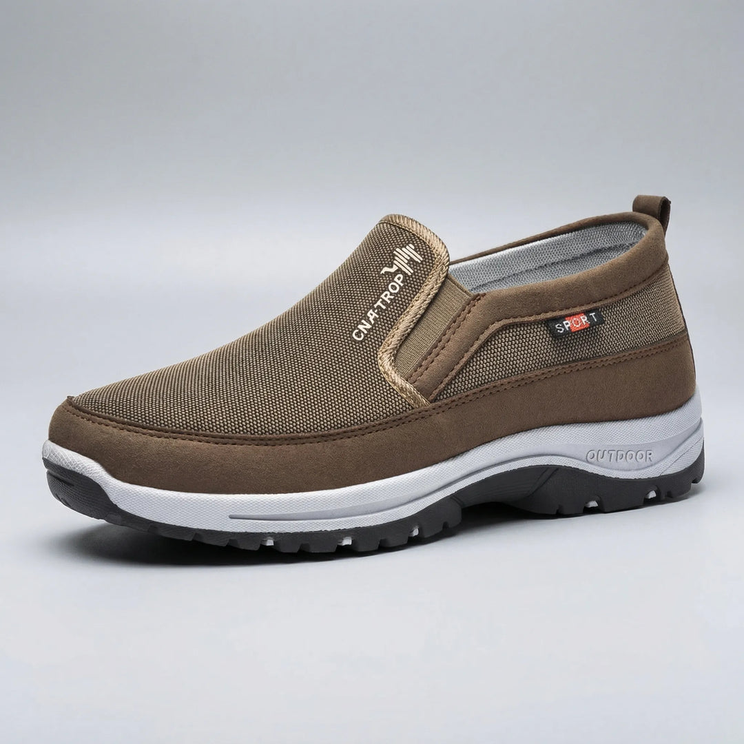 Stilsäkra John herr slip-on komfortskor. Perfekta vardagsskor som ger fotstöd vid promenader.