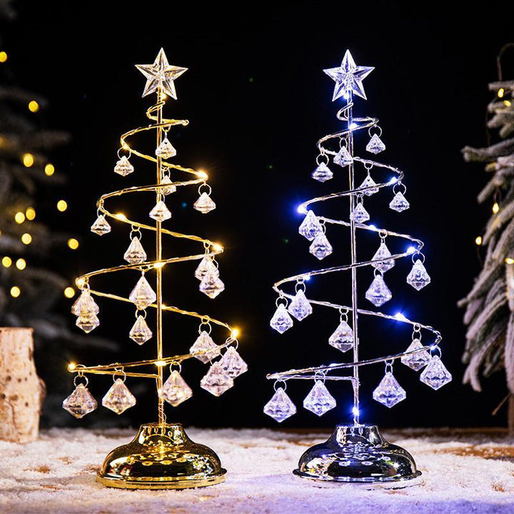 "Jul LED bordslampa i kristallform som lyser i varmt guld eller silvervitt, elegant dekoration för festlig atmosfär."