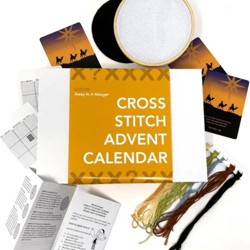 "Juladventskalender broderikit med festligt mönster och träram, perfekt för att skapa minnesrika helgdagar."