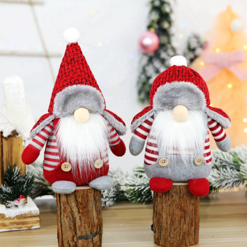 "Juldekoration tomte med rund hatt, stilfull detaljerad, miljövänlig, traditionell julstämning för hem och inredning."