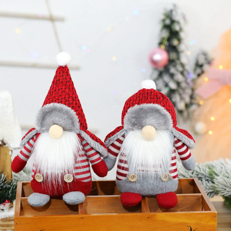 "Juldekoration tomte med rund hatt, stilfull detaljerad, miljövänlig, traditionell julstämning för hem och inredning."