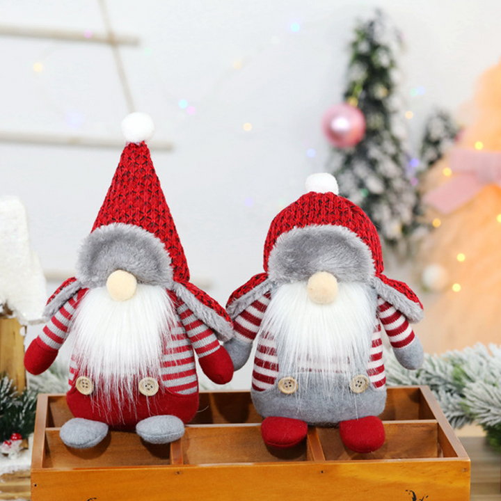 "Juldekoration tomte med rund hatt, stilfull detaljerad, miljövänlig, traditionell julstämning för hem och inredning."