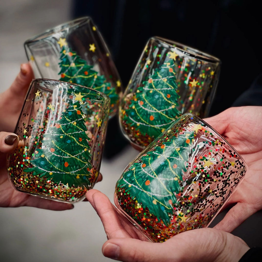 "Julgran Tumbler med flytande glitter, glas formad som en julgran, perfekt för julstämning, dubbelväggig isolering."