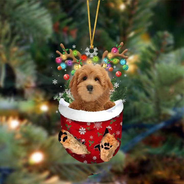 "Julgransdekoration: Söt hund i strumpa med modern stil, realistiska detaljer och minimalistisk design i högkvalitativ akryl.