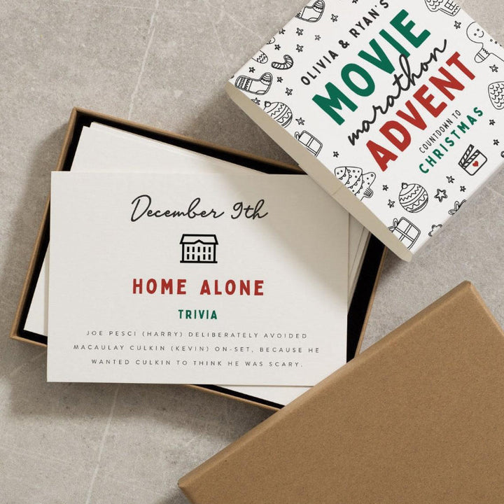 "Julkalender för vuxna med 24 återanvändbara, charmiga adventskort, perfekt för filmälskare, eleganta och hållbara."