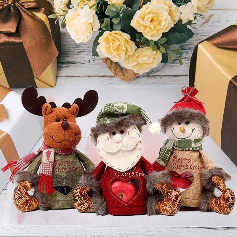 "Julklappspåsar med dragkedja, snögubbar och tomtenissar, i robust tyg, för dekorativ och säker julklappsinslagning."