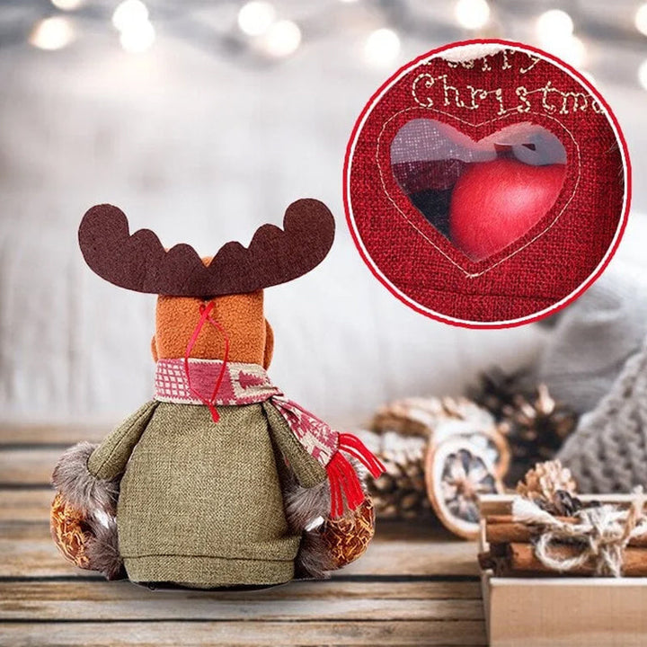 "Julklappspåsar med dragkedja, snögubbar och tomtenissar, i robust tyg, för dekorativ och säker julklappsinslagning."