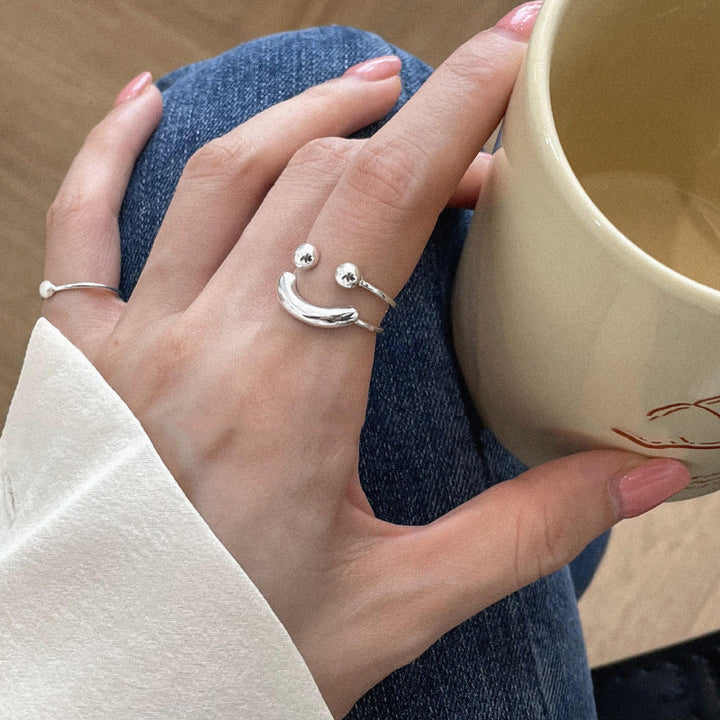 Justerbar damer leende emoji ring i koppar, stilfull design med glansig finish, perfekt för att komplettera din look.