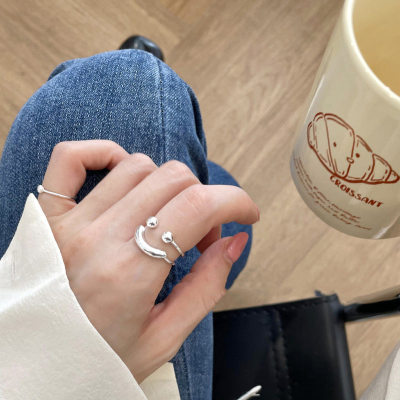 Justerbar damer leende emoji ring i koppar, stilfull design med glansig finish, perfekt för att komplettera din look.