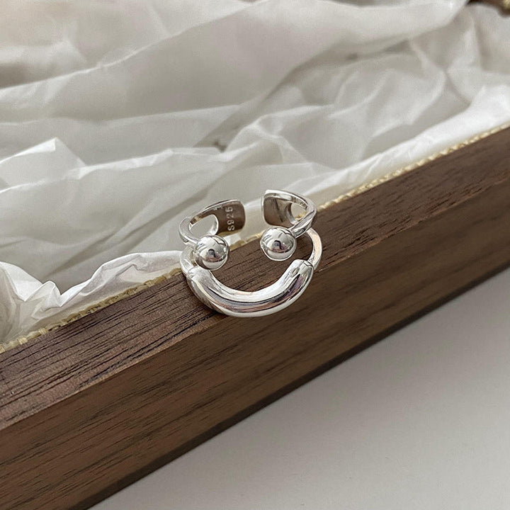 Justerbar damer leende emoji ring i koppar, stilfull design med glansig finish, perfekt för att komplettera din look.