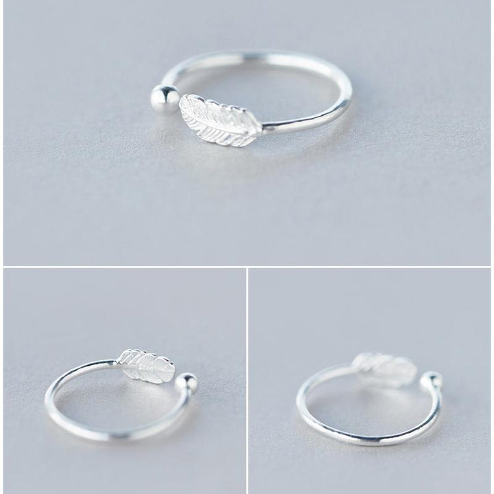 "Justerbar fjäderring i silver för kvinnor, elegant bladmönster, symbolisk design, lätt och bekväm accessoar."