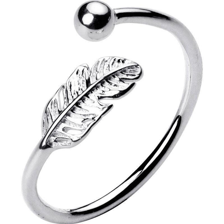 "Justerbar fjäderring i silver för kvinnor, elegant bladmönster, symbolisk design, lätt och bekväm accessoar."