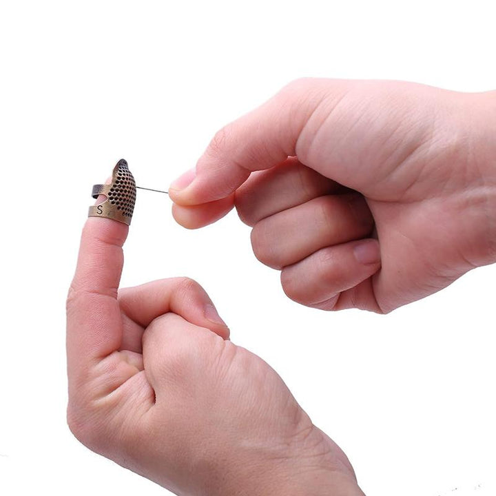 "Justerbar kopparfingerborg för sömnad, skyddande, greppvänlig design, perfekt för hantverk och quilting."