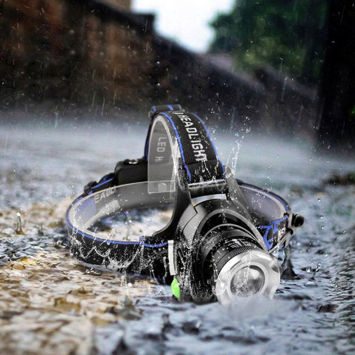 "Justerbar LED utomhusstrålkastare, vattentät design, i aluminium, lyser starkt upp med upp till 800 lumen."