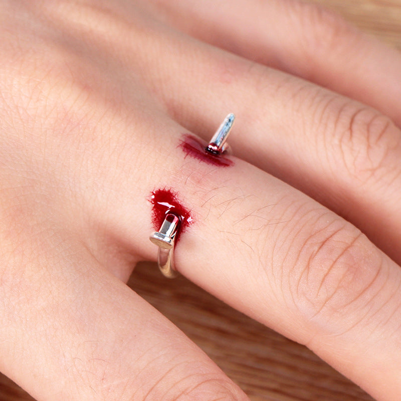 Justerbar silverfärgad Halloween-ring för damer med fyrkantig kub och spikdesign, perfekt som unik högtidsaccessoar.