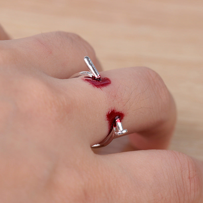 Justerbar silverfärgad Halloween-ring för damer med fyrkantig kub och spikdesign, perfekt som unik högtidsaccessoar.
