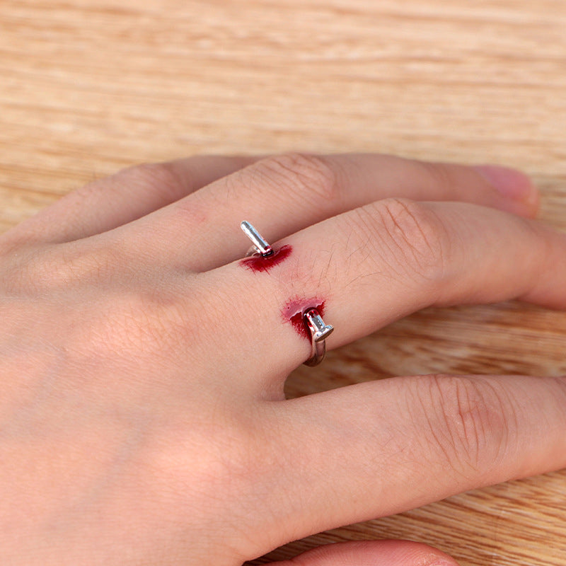 Justerbar silverfärgad Halloween-ring för damer med fyrkantig kub och spikdesign, perfekt som unik högtidsaccessoar.