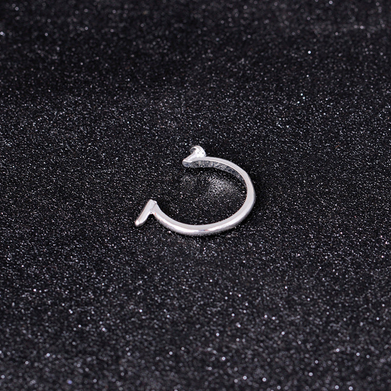 Justerbar silverfärgad Halloween-ring för damer med fyrkantig kub och spikdesign, perfekt som unik högtidsaccessoar.