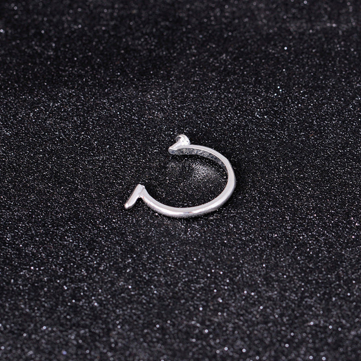 Justerbar silverfärgad Halloween-ring för damer med fyrkantig kub och spikdesign, perfekt som unik högtidsaccessoar.