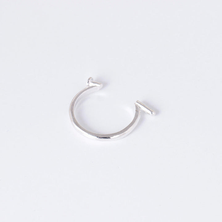 Justerbar silverfärgad Halloween-ring för damer med fyrkantig kub och spikdesign, perfekt som unik högtidsaccessoar.