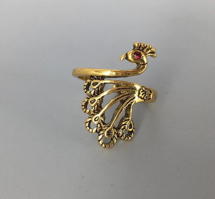 "Justerbar silverpläterad stickslinga för stickning, visar elegant miljövänlig design och hållbara material."