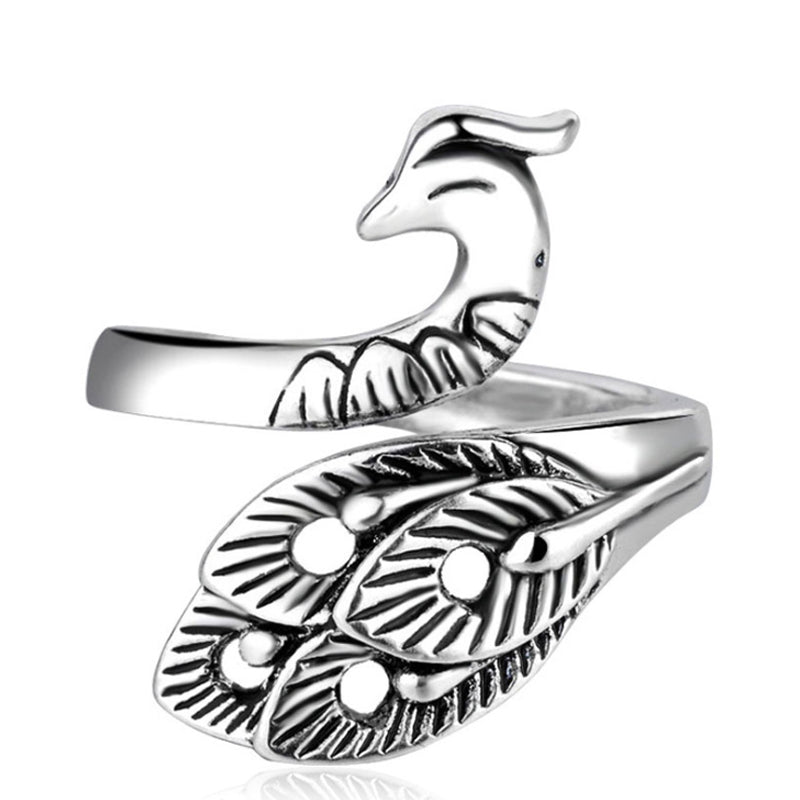 "Justerbar silverpläterad stickslinga för stickning, visar elegant miljövänlig design och hållbara material."