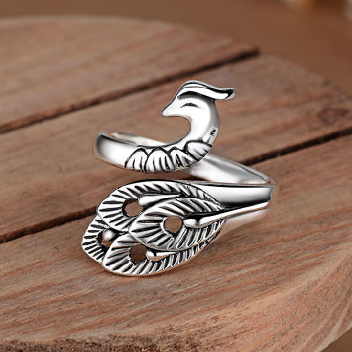 "Justerbar silverpläterad stickslinga för stickning, visar elegant miljövänlig design och hållbara material."