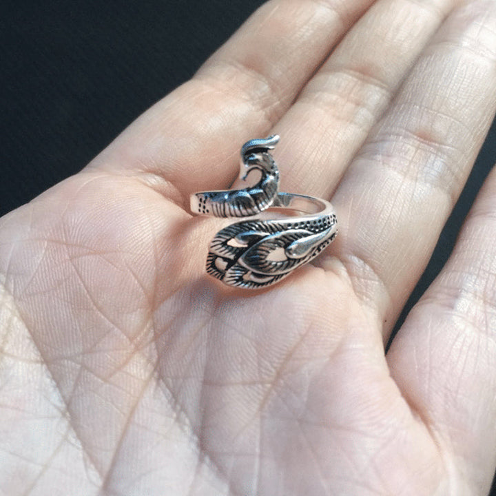 "Justerbar silverpläterad stickslinga för stickning, visar elegant miljövänlig design och hållbara material."