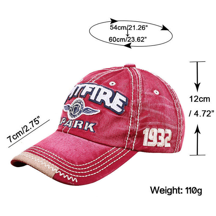 "Justerbar unisex baseballkeps i bomull med broderade detaljer, i flera färger, kupolformad med kort brätte."