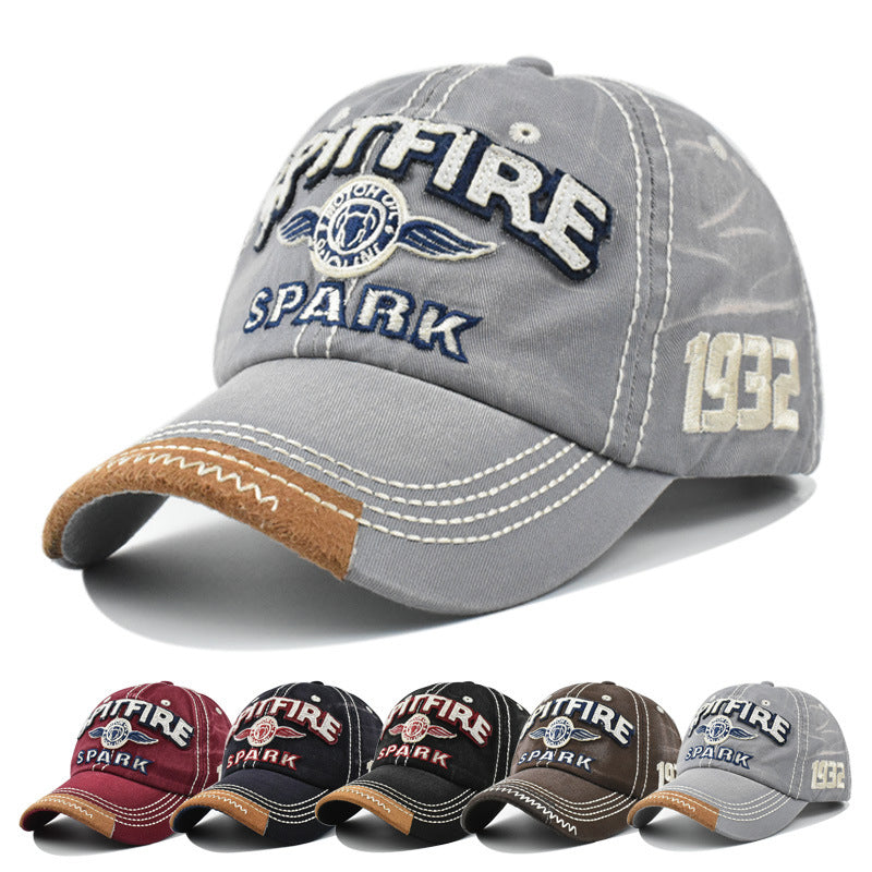 "Justerbar unisex baseballkeps i bomull med broderade detaljer, i flera färger, kupolformad med kort brätte."