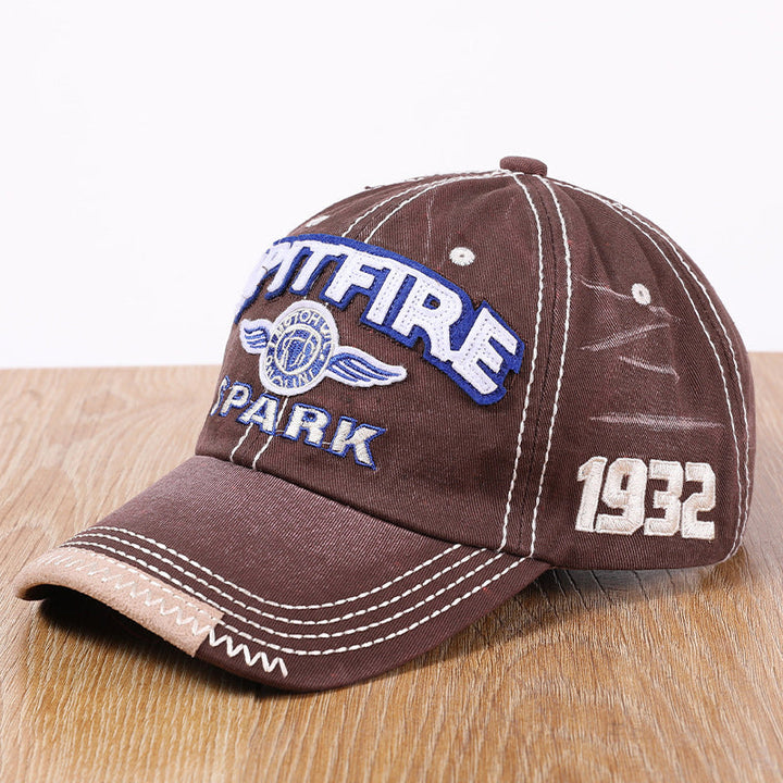 "Justerbar unisex baseballkeps i bomull med broderade detaljer, i flera färger, kupolformad med kort brätte."