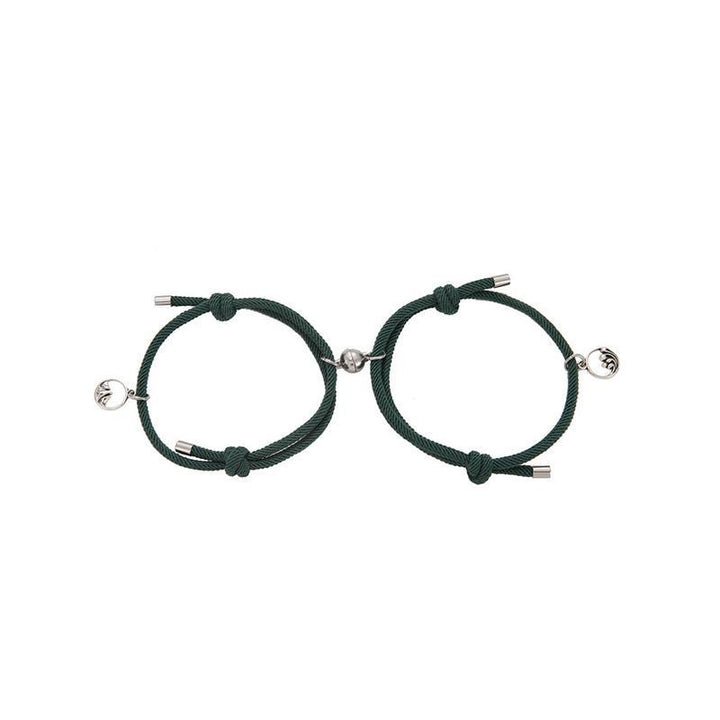 "Justerbara magnetiska armband för par, nickelfria, svart och rött rep med metallspänne, symboliserar lojalitet och kärlek."